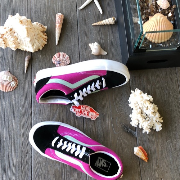 Vans Shoes - 🔥🔥VANS- VINTAGE SPORT SHOES🔥🔥